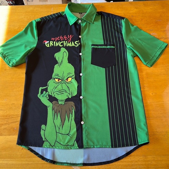 Grinch Button Up. Size Small. New in package. - Picture 1 of 7